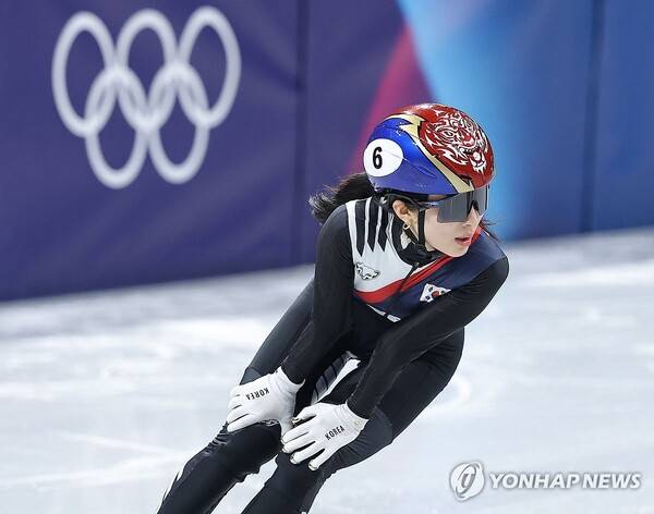 '금메달에 성큼' 김길리, '우승 경쟁자' 폰타나와 맞대결서 완승 거두며 결승행