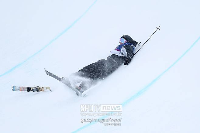 이렇게 위험한데 올림픽 종목이라니…세계 1위 추락에 동료들 눈물