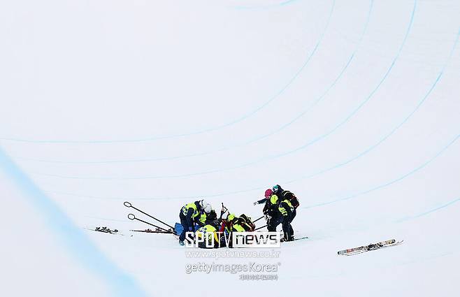 이렇게 위험한데 올림픽 종목이라니…세계 1위 추락에 동료들 눈물