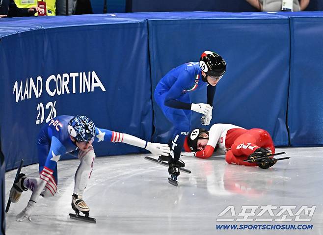 '피 철철' 또 충돌 발생...'韓 국가대표' 노도희도 '조심'→들것에 실려 나간 선수까지[밀라노 현장]