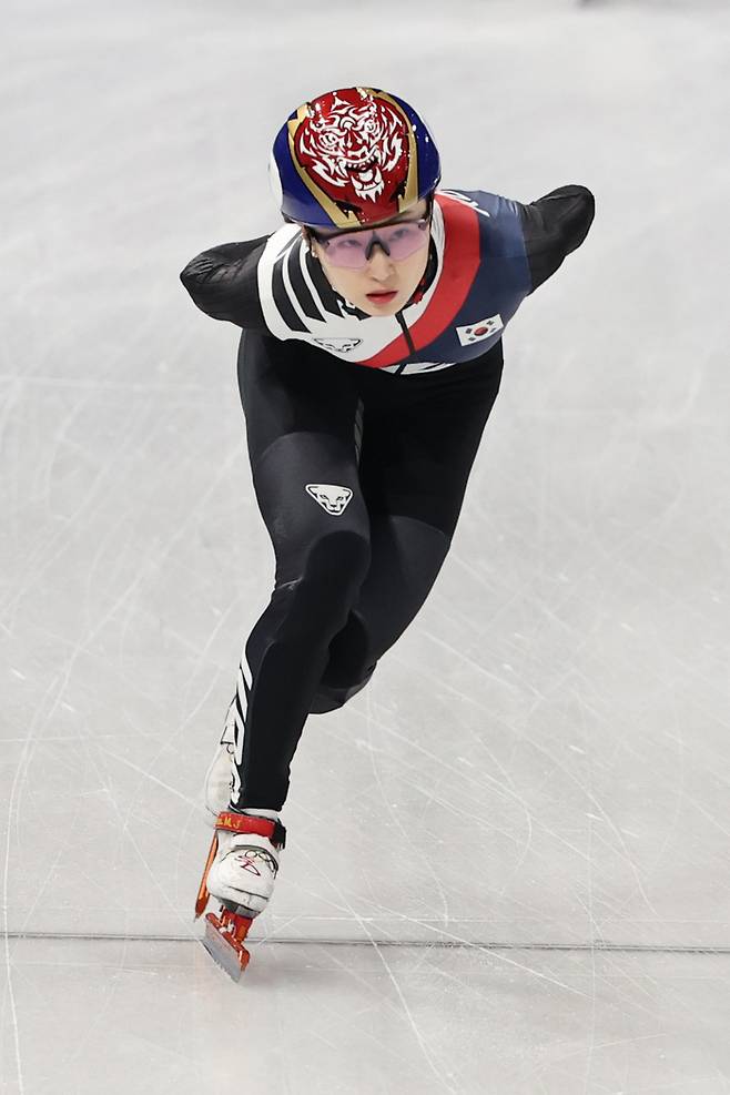 ‘탈락’ 이변 속 최민정, 여자 1500m ‘3연패’까지 한 걸음…김길리도 ‘동반’ 결승 진출[2026 밀라노]