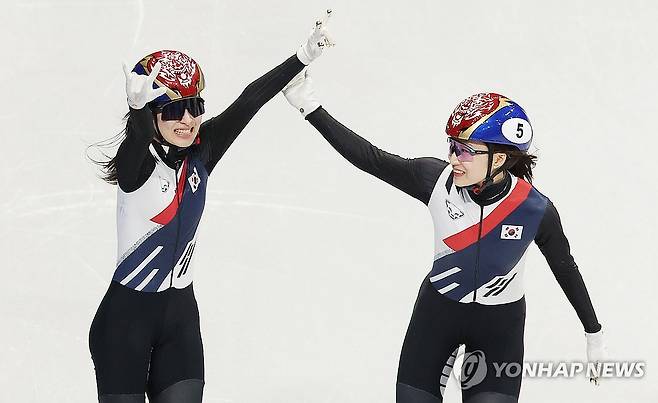 [올림픽] 쇼트트랙 김길리, 여자 1,500ｍ 금메달…최민정 은메달(종합)