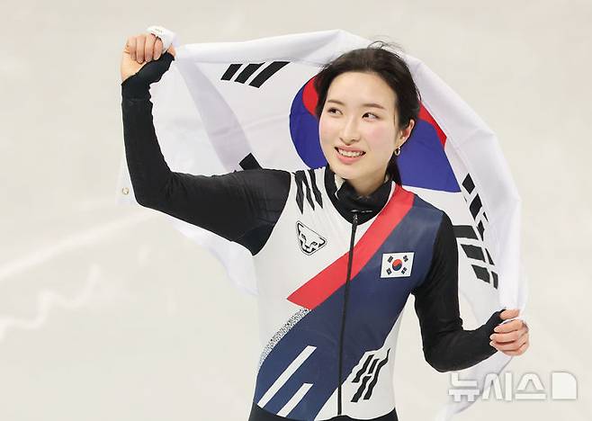 쇼트트랙 김길리, 여자 1500m 금빛 질주 '2관왕'…최민정 은메달[2026 동계올림픽]