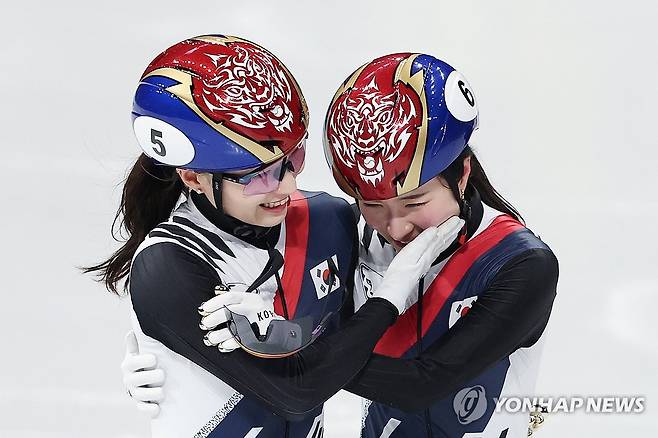 [올림픽] 최민정 올림픽 은퇴 전해 들은 김길리, 눈물 펑펑