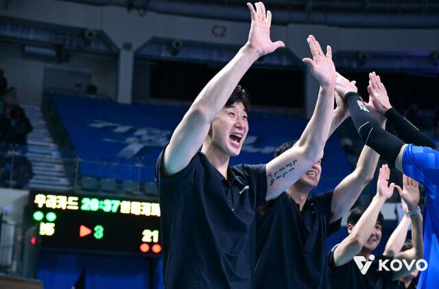 '감독 자진사퇴' 6위팀 기적의 봄배구 현실되나, 감독대행도 선수들도 이 악물다