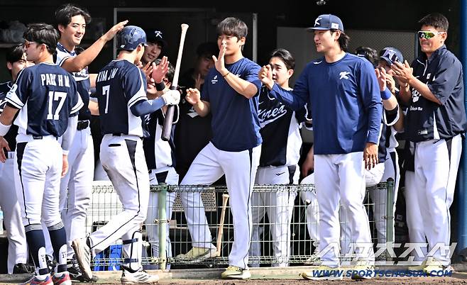 류현진 2이닝 무실점→김주원 결승 스리런포…류지현호, '왕옌청 선발' 한화에 5-2 승리 [오키나와 현장]