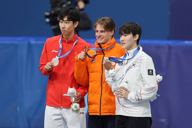 전설은 실망했다…中 쇼트트랙 ‘노골드’에 레전드 왕멍, “내가 복귀하겠다”