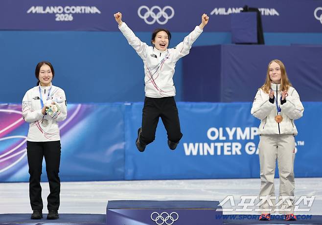 결국 눈물 터진 '얼음공주' 최민정, 3연속 올림픽 금메달 포기하고 '최애' 김길리 대관식 열어줬다[밀라노현장]