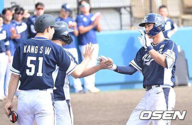 ‘한일전 9회 동점포’ 김주원, 역전 스리런 홈런으로 대표팀 첫 승리 안겼다 “역시 오늘도 주인공” [오!쎈 오키나와]