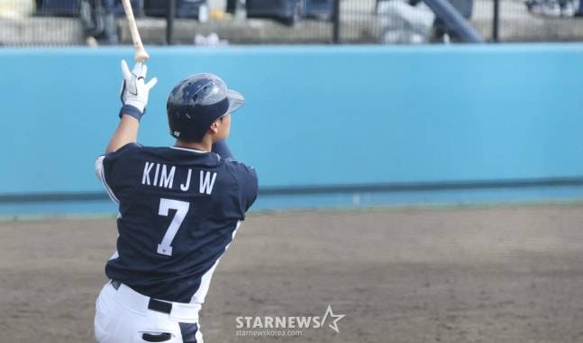 '안타→3루타→결승 스리런 폭발' 韓 국대 해결사에 사령탑도 미소