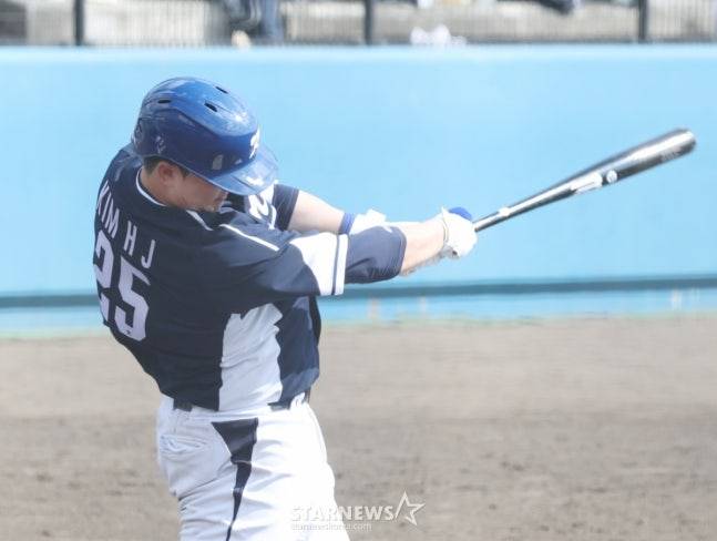 '안타→3루타→결승 스리런 폭발' 韓 국대 해결사에 사령탑도 미소