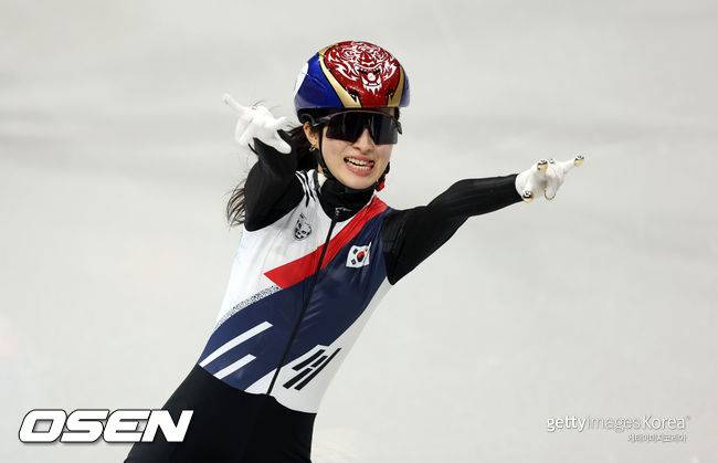 '2관왕' 김길리, 최민정 은퇴 선언에