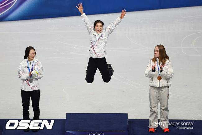 '2관왕' 김길리, 최민정 은퇴 선언에