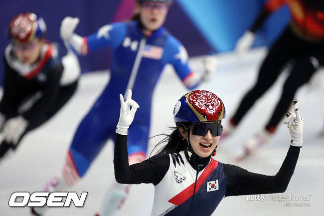 '2관왕' 김길리, 최민정 은퇴 선언에