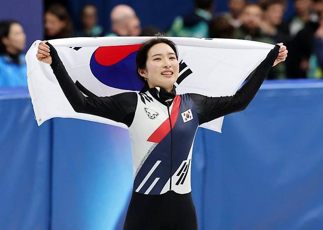 사무실 들이닥쳐