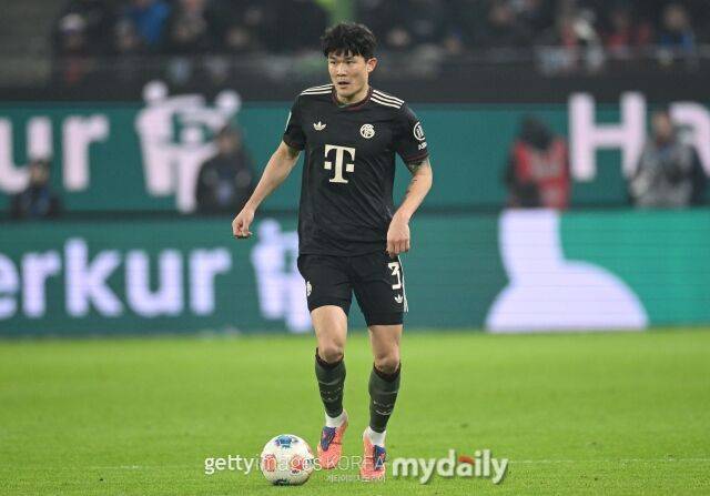 '김민재가 변수'…'바이에른 뮌헨, 요나단 타-우파메카노 수준 센터백 추가 영입 원한다'