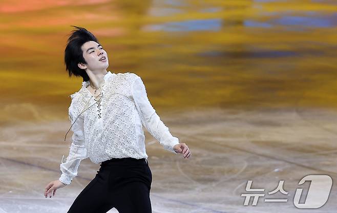 8년 만에 피겨 갈라쇼 초대된 한국…K팝으로 꾸민 차준환 이해인 [올림픽]