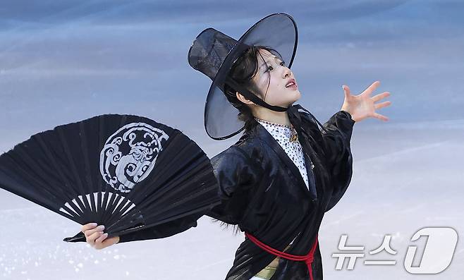 8년 만에 피겨 갈라쇼 초대된 한국…K팝으로 꾸민 차준환 이해인 [올림픽]