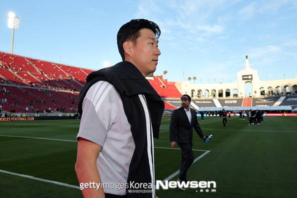 손흥민 메시 앞 선제골 도움 신고 ‘시즌 4호’