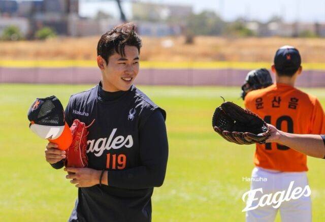 한화 마운드 깜짝 스타 등장인가... 9R 예비역 심상치 않다, 대표팀 상대로 1이닝 6구 퍼펙트 압권 [MD오키나와]