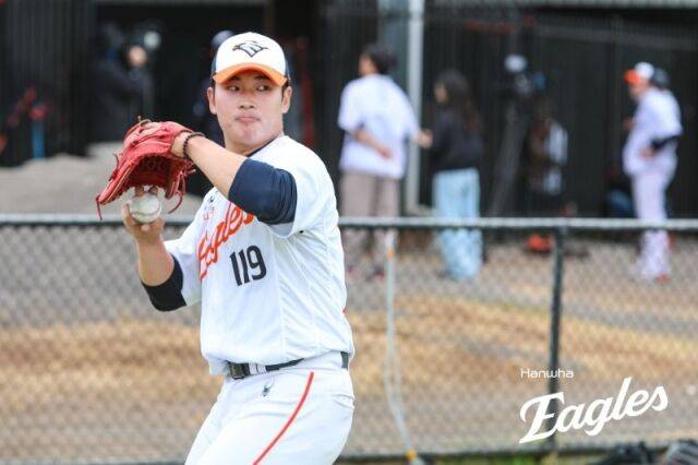 한화 마운드 깜짝 스타 등장인가... 9R 예비역 심상치 않다, 대표팀 상대로 1이닝 6구 퍼펙트 압권 [MD오키나와]