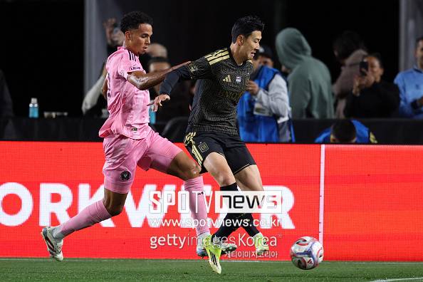 ‘美쳤다’ 오늘은 손흥민을 GOAT로 불러야, ‘메시보다 높은 평점’ 45분 미친 판정승…평점 7점vs평점 6점 ‘이겼다’