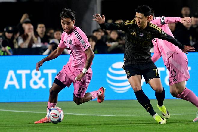 '날 왜 교체해?' 손흥민, 메시 앞에서 불만 폭발...'리그 첫 도움' SON, 메시 상대 인생 첫 승→LA FC, 인터 마이애미 3-0 완벽 제압