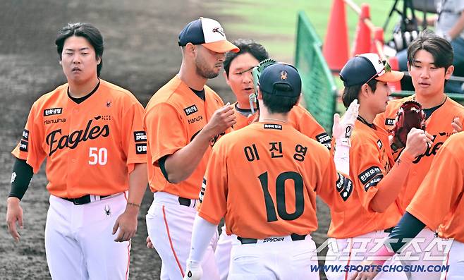 '18점 차 대패' 한화, 예방주사 제대로 맞았다…에르난데스 152㎞ 호투는 위안거리 [오키나와 현장]