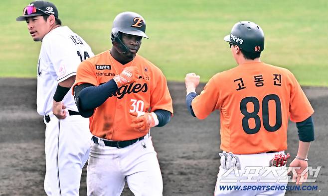 '18점 차 대패' 한화, 예방주사 제대로 맞았다…에르난데스 152㎞ 호투는 위안거리 [오키나와 현장]