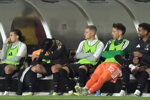 '이례적' 손흥민 분노, 끝내 메시와 유니폼 교환 실패→도대체 왜?... 역사적 대승에도 굳은 얼굴