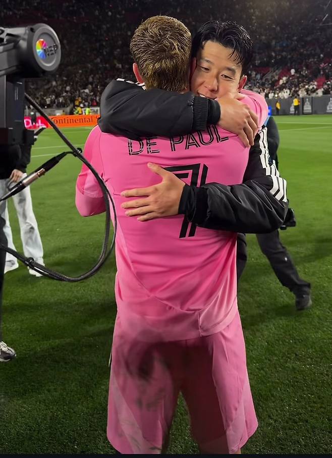 '이례적' 손흥민 분노, 끝내 메시와 유니폼 교환 실패→도대체 왜?... 역사적 대승에도 굳은 얼굴