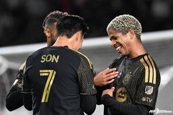 '이례적' 손흥민 분노, 끝내 메시와 유니폼 교환 실패→도대체 왜?... 역사적 대승에도 굳은 얼굴