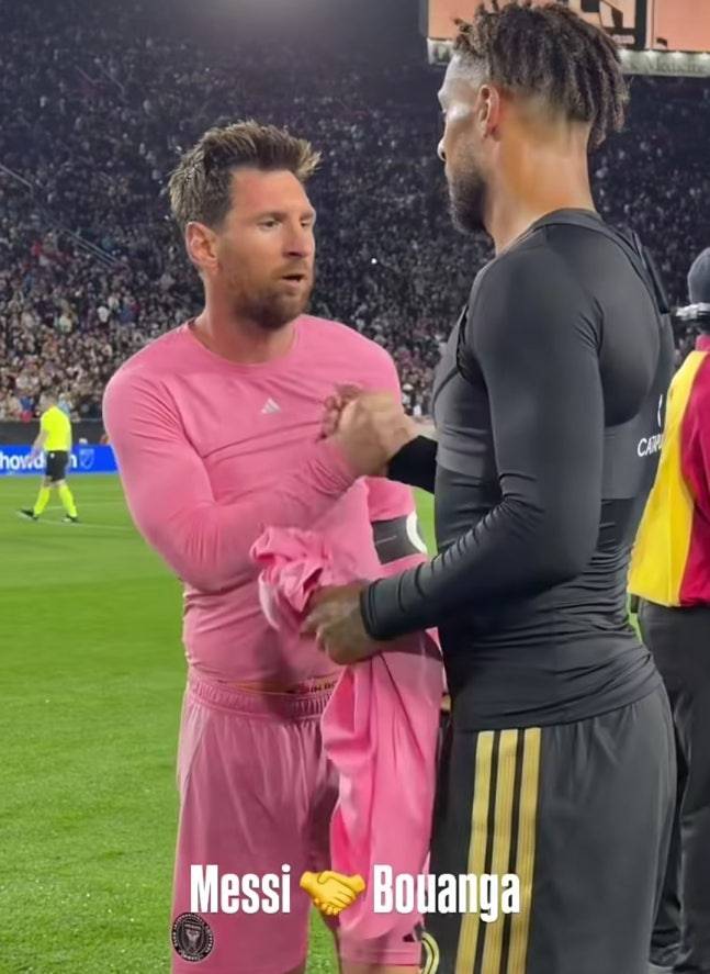 '손흥민 유니폼 얼마나 간절했으면' 전반 19분 만에 '두 손 모아' 요청한 선수 화제