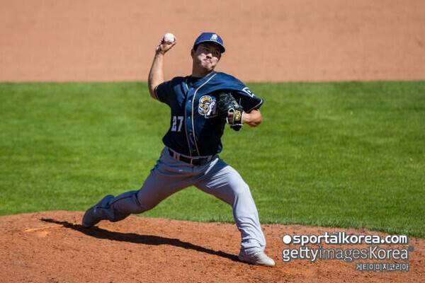 '한국행 포기' 139세이브 특급 마무리, 美 첫 등판서 '⅔이닝 4실점' 와르르 붕괴...미국 괜히 갔나