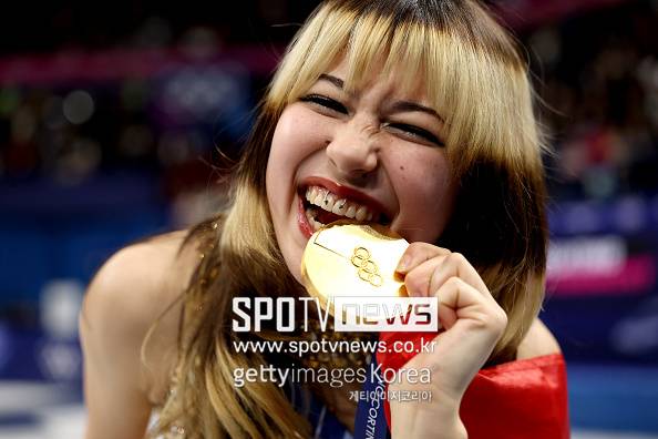 '中 배아파서 어쩌나' 천안문 사태→미국 이민...女 쇼트트랙 금메달 알리사 리우, 출신 배경 화제