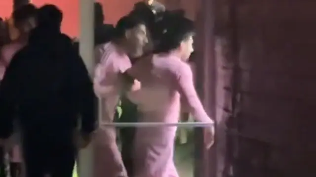 '손흥민과 맞대결서 완패' 메시 제대로 폭발했다...분노 못 참고 항의 시도→수아레스가 제지