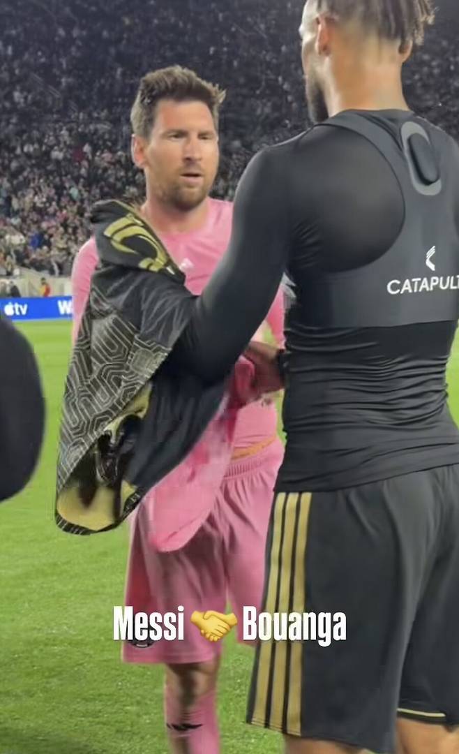 손흥민도 '당황' 얼마나 간절했으면 ‘두 손 모아’ 구애...'쏘니, 끝나고 나랑 유니폼 바꾸자' 종료 직후 찾아갔다