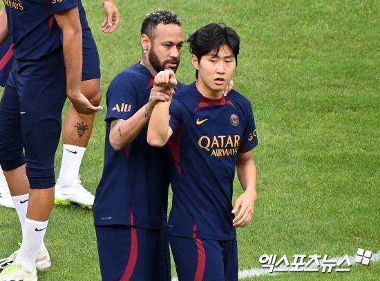 이강인·메시 울겠네→네이마르 눈물의 은퇴 시사…