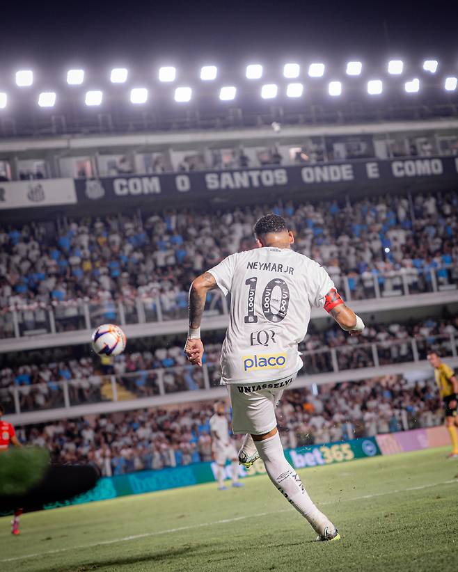 이강인·메시 울겠네→네이마르 눈물의 은퇴 시사…