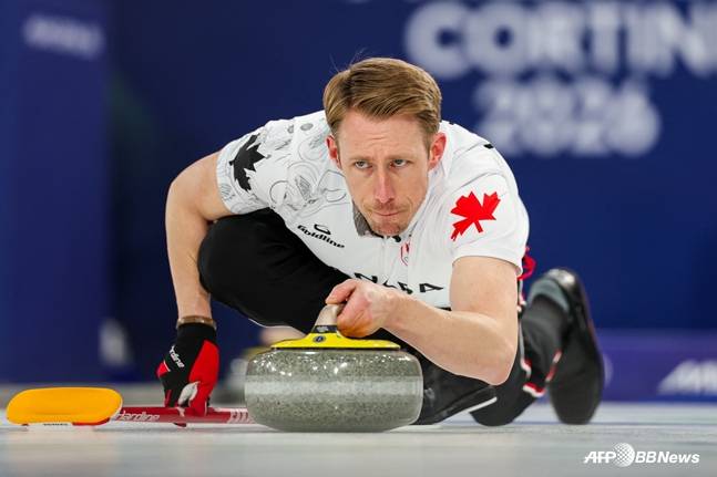 '컬링 金' 캐나다 향한 '이중터치' 논란에 악플 세례→당사자