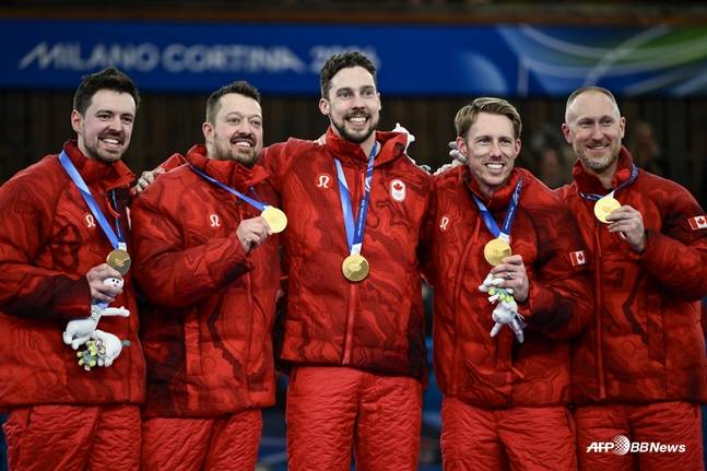 '컬링 金' 캐나다 향한 '이중터치' 논란에 악플 세례→당사자