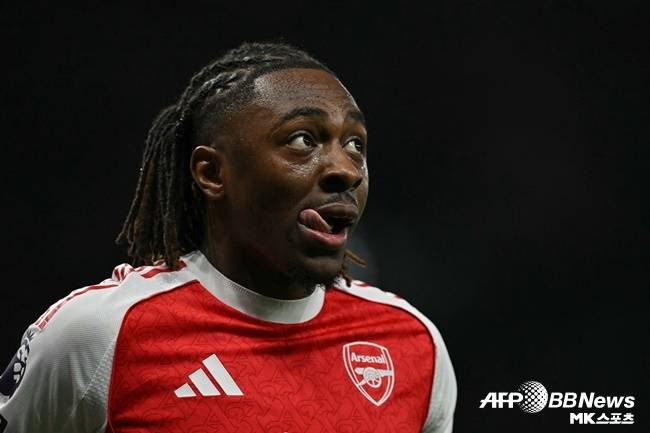 ‘토트넘에 5골 선사’ 트라우마 안긴 1200억 이적생…EPL 선두 아스널, 북런던더비 4-1 대승 → 2위 맨시티와 5점 차