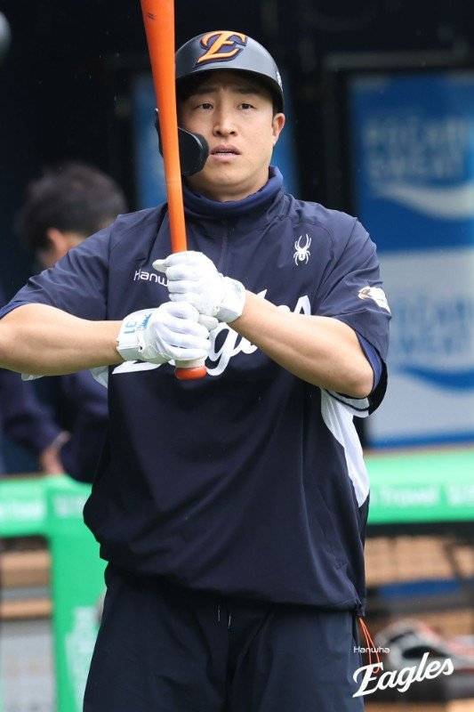 “열심히 하겠지만, 개인훈련은 개인훈련” 한화 김경문 감독, 손아섭을 오키나와에도 부르지 않은 이유