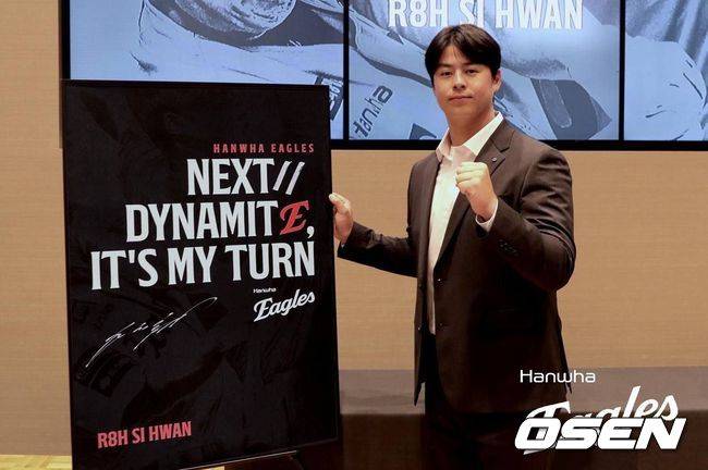 노시환 역대 최초 '300억 사나이' 등극!...한화 노시환과 다년계약 '11년 총액 307억' 역대급 계약 [공식발표]