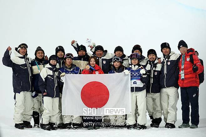 金金金金 일본, '귀국 좌석' 논란 터졌다…'역대 최강' 스노보드 대표, 이코노미로 日 복귀