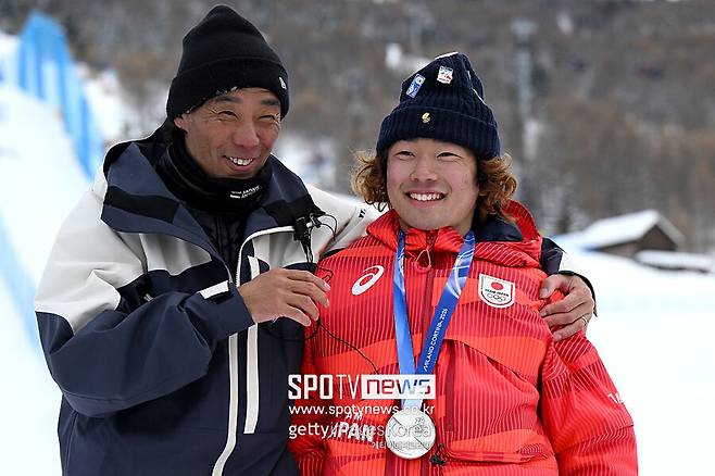 金金金金 일본, '귀국 좌석' 논란 터졌다…'역대 최강' 스노보드 대표, 이코노미로 日 복귀