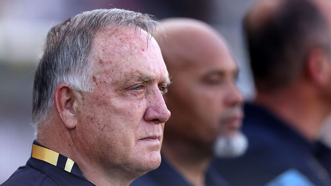 14억 中 조기탈락 월드컵 본선, '15만 인구'로 해냈는데…'韓 감독' 출신 아드보카트 월드컵 OUT→퀴라소 사상 첫 본선행→딸 건강 문제로 돌연 사임