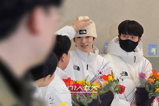 망가진 부츠 11켤레에 복숭아뼈가 4개로 불었다,