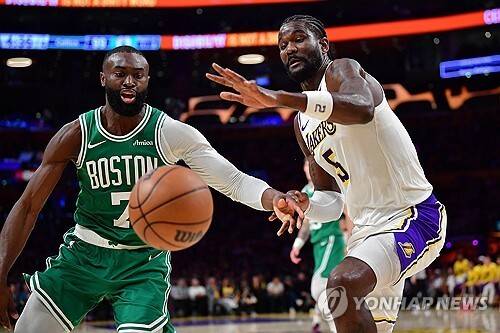 '당장 방출해!' 라이벌전 처참한 대패, 팬들의 분노는 에이튼에게 쏠렸다