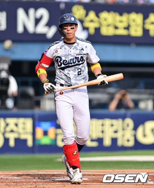 ‘롯데↔두산’ 초대형 트레이드, 왜 올해는 두산 대박 점쳐지나…'생애 첫' 선두타자 초구 홈런 비결 공개 “이진영 코치님 지도 덕분”